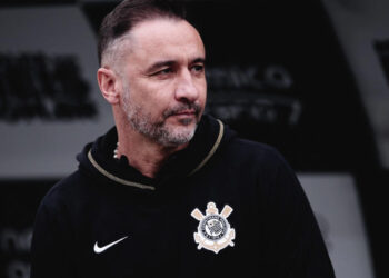 R$ 375 milhões entram em jogo e Corinthians recebe proposta da Europa por queridinho de Vítor Pereira
