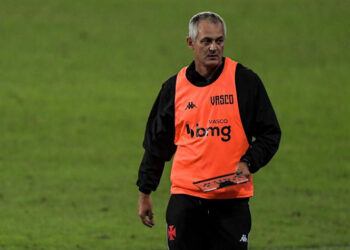 R$ 200 mil entram em jogo e Lisca bate o martelo sobre possibilidade de substituir Dal Pozzo no Sport