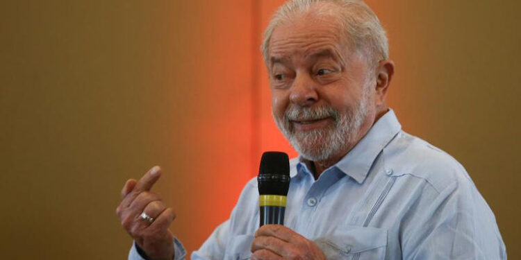 Lula volta a ameaçar com regulação (censura!) da imprensa