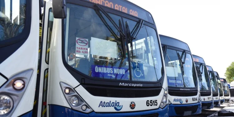 Prefeitura de Aracaju entrega 10 ônibus para o transporte público