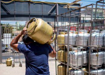 Vale-Gás de R$ 53 volta a ser pago nesta semana; veja o calendário