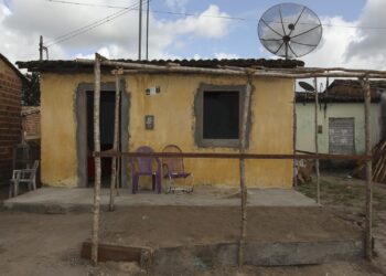 Moradores de Indiaroba se mostram felizes com os serviços do Programa Novo Lar em suas residências