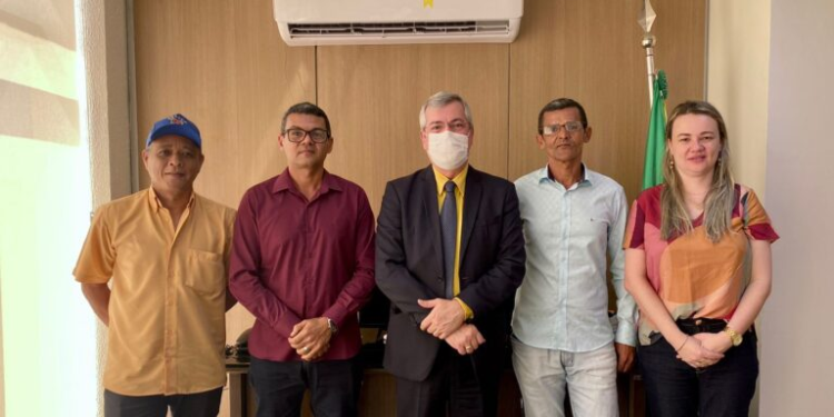 Iran defende a pauta dos servidores de Ilha das Flores na Alese