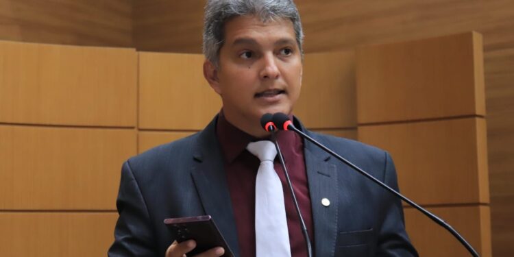 O fim da cobrança de 14% da Previdência é uma vitória dos servidores, diz Dr. Samuel