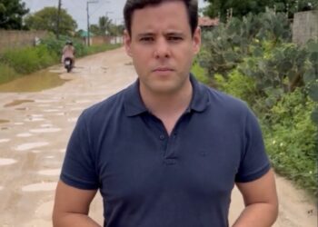 Rodrigo Valadares constata abandono no Mosqueiro 
