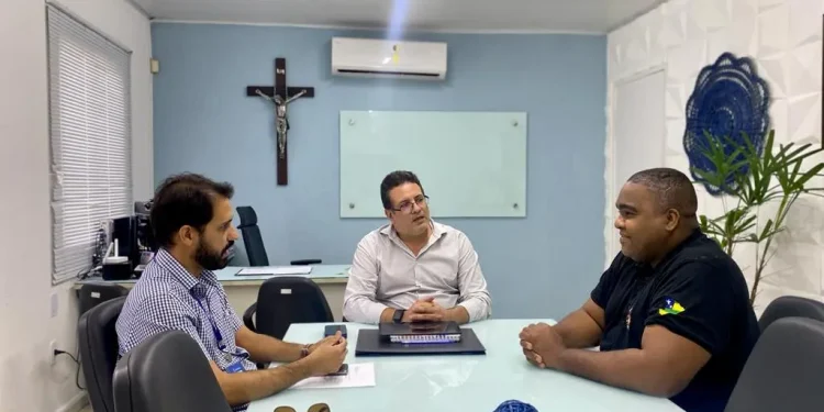 Emsurb e Força Sindical discutem demandas trabalhadores da limpeza