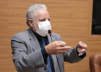 Gualberto sugere engajamento de artistas na campanha de vacinação contra a Covid-19