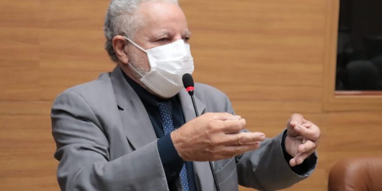 Gualberto sugere engajamento de artistas na campanha de vacinação contra a Covid-19