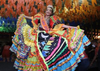 Eleitas as rainhas adultas, mirim e kids do São João de Estância
