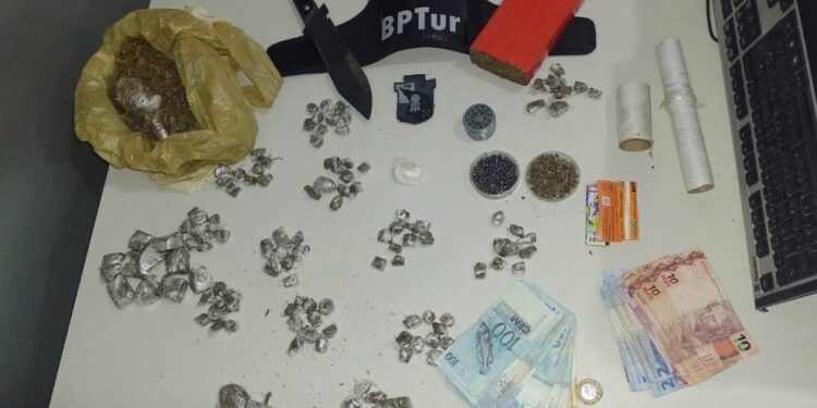 Polícia Militar prende suspeito de tráfico de drogas no Robalo
