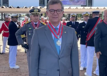 Laércio Oliveira é condecorado com a Ordem do Mérito Naval