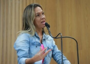 Sheyla Galba cobra que Huse faça procedimento em criança internada há 30 dias
