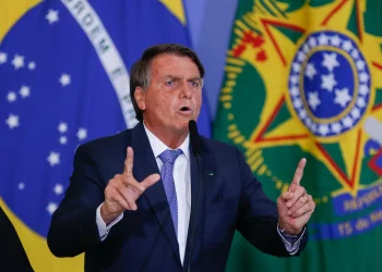 Bolsonaro fala em não acatar ordem do STF e empresários aplaudem