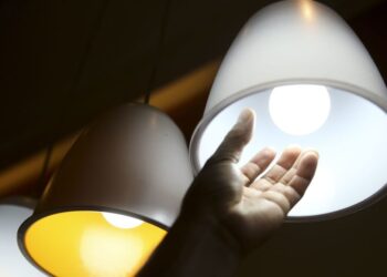 Sancionada lei que devolve PIS/Cofins cobrado na conta de luz