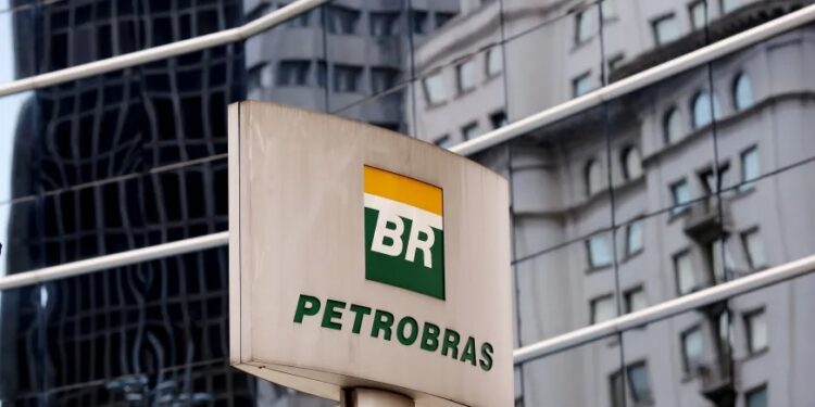 CVM abre processos contra a Petrobras após renúncia de presidente