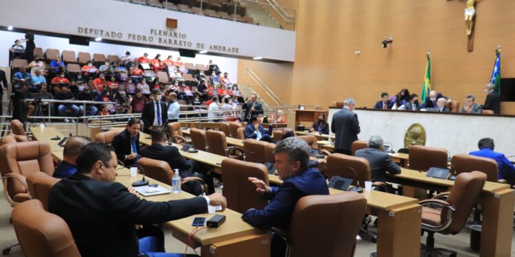 Aprovada retirada do desconto de 14% das aposentadorias e pensões