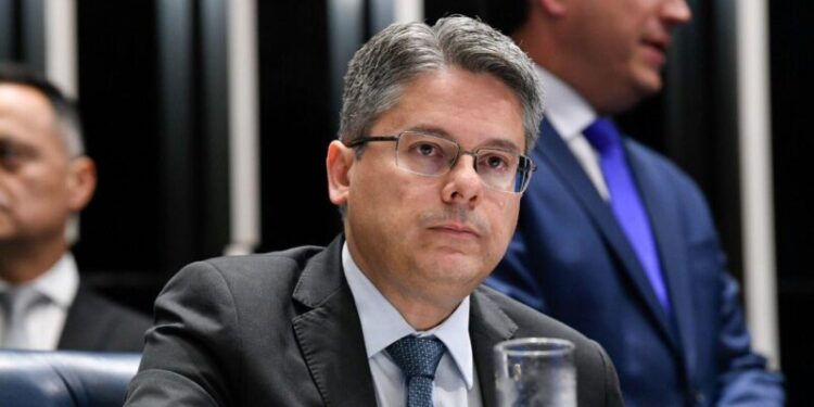 “Cobramos punição desde que as denúncias surgiram”, afirma Alessandro Vieira após prisão de ex-ministro da Educação