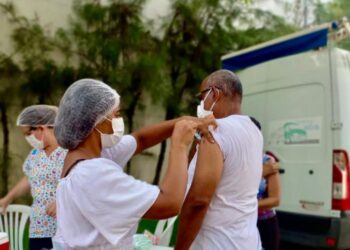 Seis em cada dez mortos pela covid não tomaram a 3ª dose da vacina