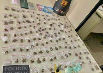 Polícia Militar prende suspeitos de tráfico de drogas no Santos Dumont