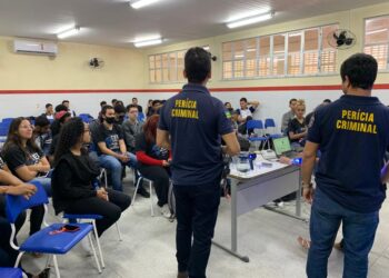Peritos do IAPF participam de ação em escola de Nossa Senhora do Socorro
