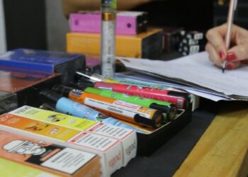 Polícia Civil, Procons e Vigilância Sanitária deflagram ação conjunta contra venda de cigarros eletrônicos em Aracaju