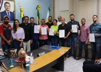 Prefeito Adailton Sousa assina seis ordens de serviços estruturantes para Itabaiana