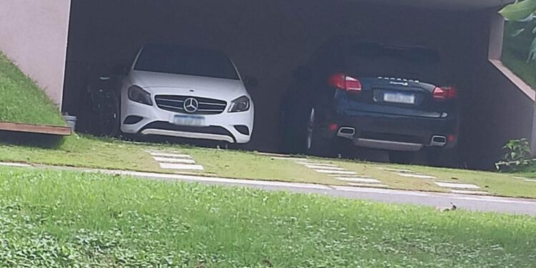 Polícia Civil prende investigado por estelionato e apreende dois carros de luxo