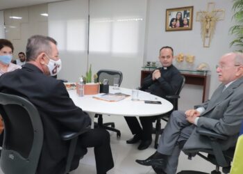 Luciano Bispo recebe visita do arcebispo Metropolitano de Aracaju
