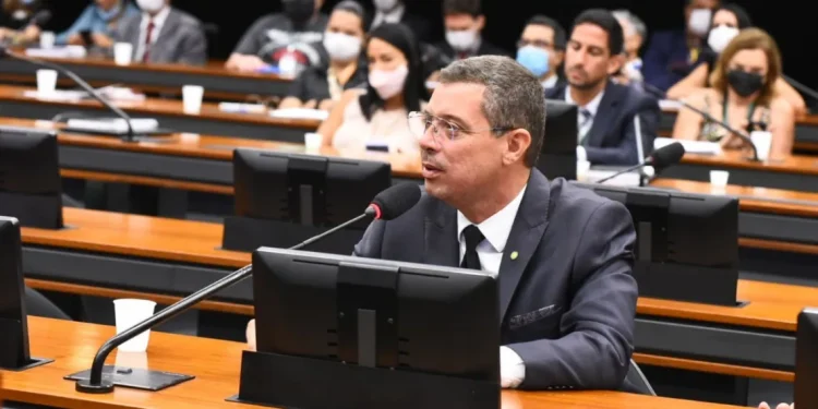 Cannabis: Fábio comemora decisão inédita sobre uso medicinal e cobra votação de projeto no Plenário