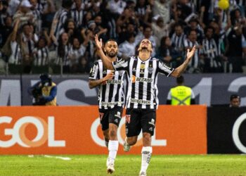 Após sofrer dois gols do Fortaleza, Atlético-MG busca virada emocionante nos acréscimos