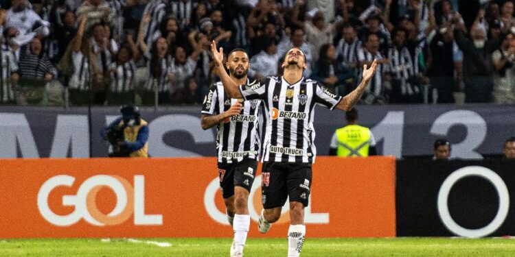Após sofrer dois gols do Fortaleza, Atlético-MG busca virada emocionante nos acréscimos