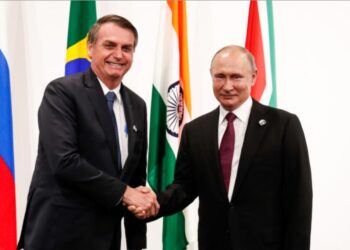 Em telefonema a Bolsonaro, Putin garante envio de fertilizantes ao Brasil