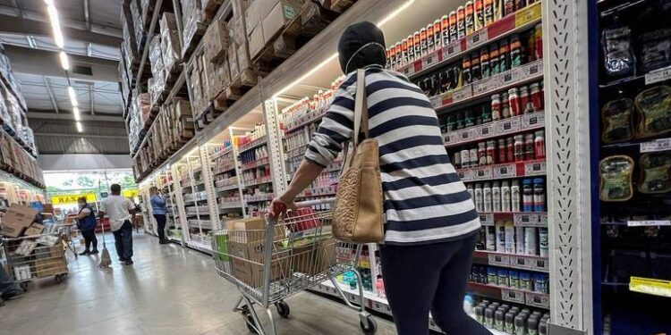 Em um ano, cesta básica sobe 17% e fica R$ 115 mais cara nos supermercados