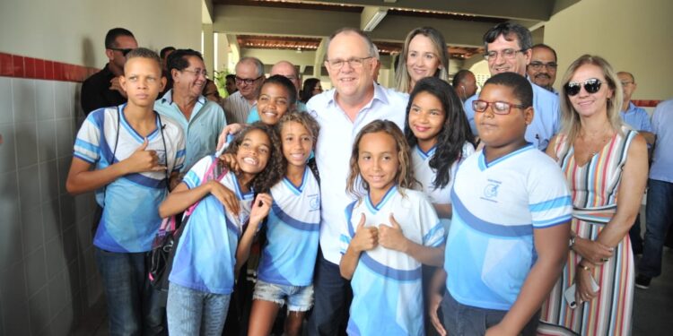 Governo vai destinar cerca de R$ 100 milhões para os municípios investirem em Educação