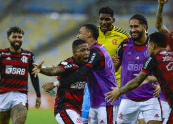 Flamengo aplica 3 a 0 no América-MG no Brasileirão, sem passar sustos