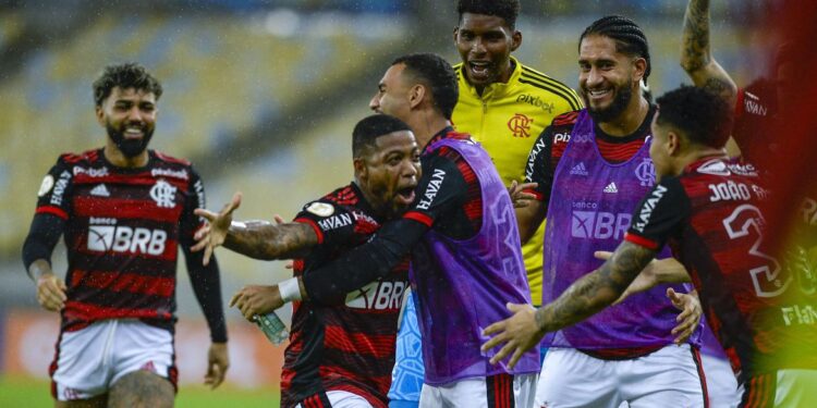 Flamengo aplica 3 a 0 no América-MG no Brasileirão, sem passar sustos