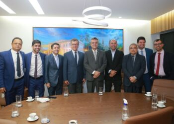 Na presidência, Fabiano recebe visita oficial de progressistas