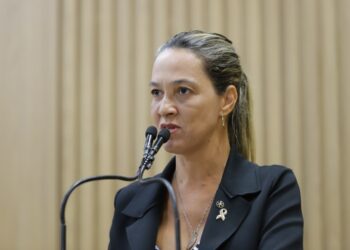 Pavimento da Ivo do Prado está cedendo: ‘É uma tragédia anunciada’ alerta Sheyla Galba