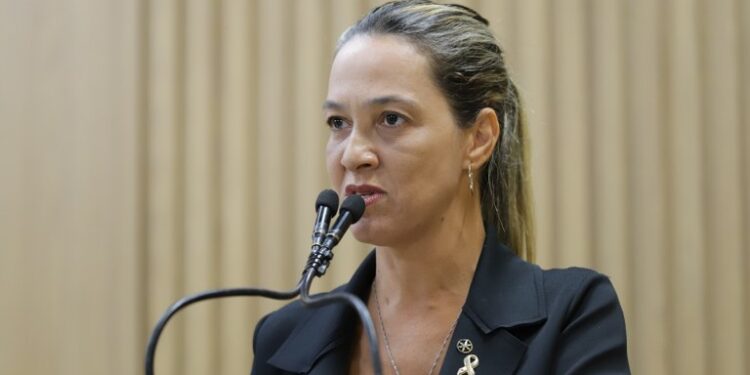 Pavimento da Ivo do Prado está cedendo: ‘É uma tragédia anunciada’ alerta Sheyla Galba