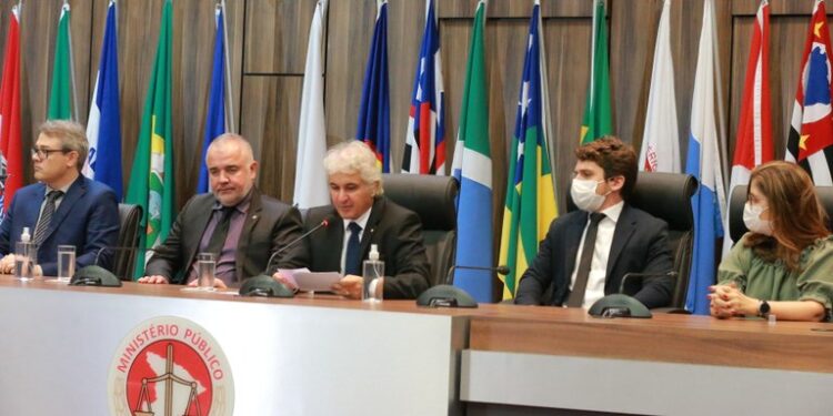 Vereadores acompanham fórum que debate sobre transporte público