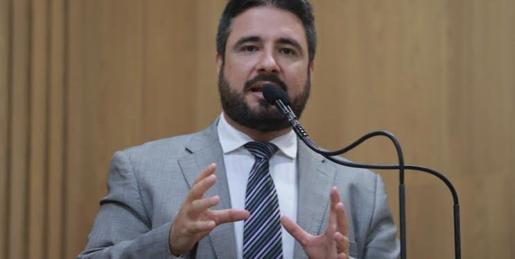 Ricardo Vasconcelos cobra projeto sobre Regularização Fundiária