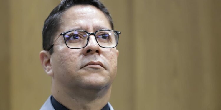 Ricardo Marques comemora chegada de novos ônibus e reforça que Prefeitura tem que fazer licitação