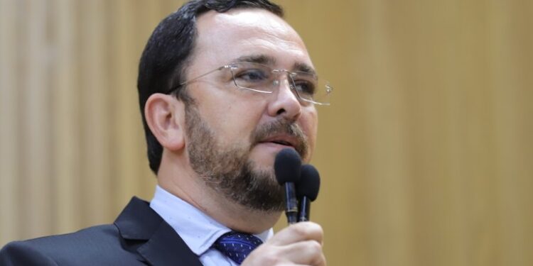 Fábio Meireles fala sobre Projeto Social “Olhar Carinhoso”
