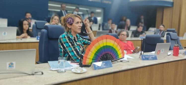 Linda Brasil faz defesa de emendas que garantiriam direitos das servidoras/es da Previdência