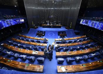 Aprovado projeto que reduz imposto para baixar preço dos combustíveis