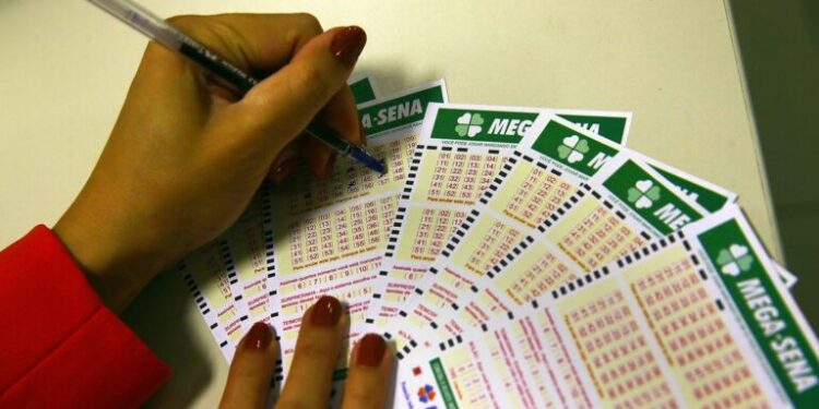 Mega-Sena volta acumula e prêmio vai a R$ 40 milhões