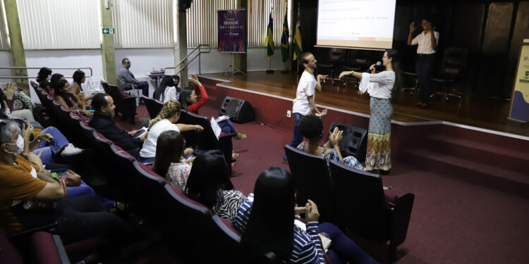 Seduc promove encontro formativo sobre a Educação Especial