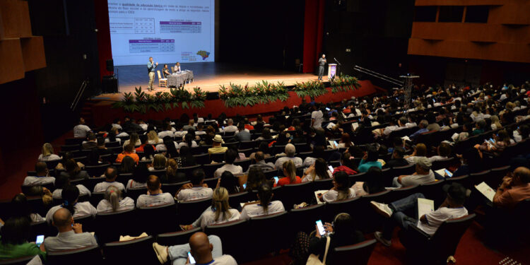 Conferência Estadual da Educação prossegue com debates sobre gestão democrática, valorização, diversidade e inclusão
