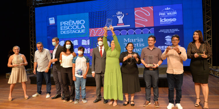 Governo realiza a maior premiação das escolas públicas de Sergipe
