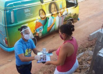 Energisa troca lâmpadas para famílias beneficiadas pela tarifa social